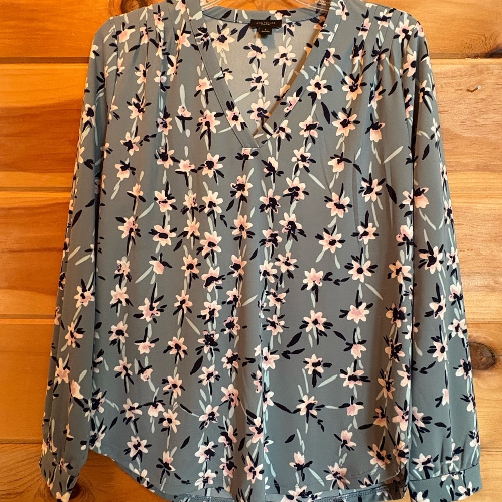 Ann Taylor Floral V-Neck Blouse Size S